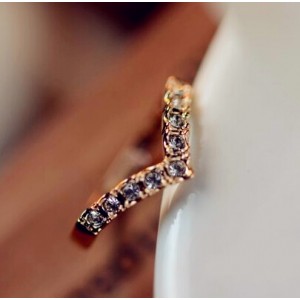 Austrian Crystal Planted V Mould 18K Rose Gold Ring