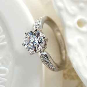 Classic Design Six Claw Platinum Plated Ring