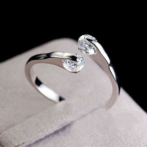 Zircon Bifurcating Design Platinum Plated Ring