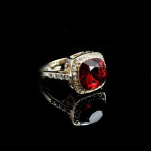 Red Austrian Crystal Inlaid Hollow-out Square Fashion 18K Rose Gold Ring