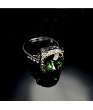 Green Austrian Crystal Inlaid Hollow-out Square Fashion Platinum Plated Ring