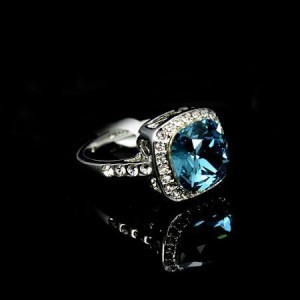 Aquamarine Austrian Crystal Inlaid Hollow-out Square Fashion Platinum Ring