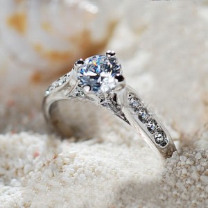 Classic Crystal Inlaid Four Claws Ring - Platinum