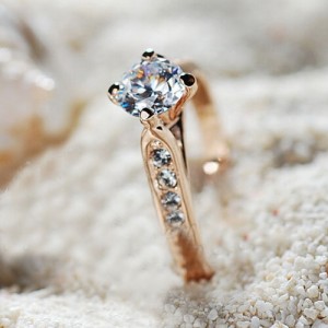 Classic Crystal Inlaid Four Claws Ring - Rose Gold