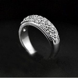 Exquisite Austrian Rhinestone Inlaid Simple Style Platinum Gold Ring