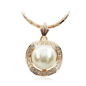White Pearl Inlaid Rhinestone Rimmed 18K Rose Gold Pendant Necklace