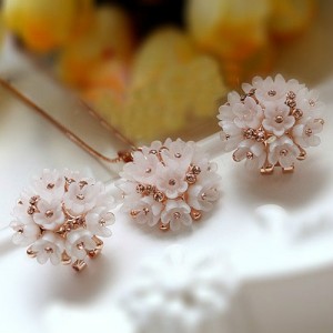 Mass Flowers Ball Design Rose Gold Necklace and Earrings Set