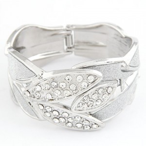 Luxurious Rhinestone Inlaid Willow Leaves Design Bangle - Silver
