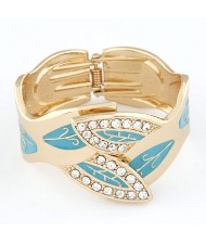 Luxurious Rhinestone Inlaid Willow Leaves Design Golden Bangle - Blue