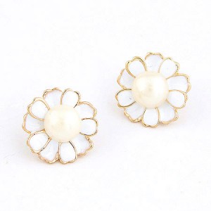 Adorable Pearl Inlaid Flower Design Ear Studs