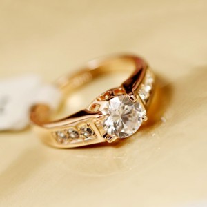 Korean Fashion Cubic Zirconia Inlaid Rose Gold Wedding Ring