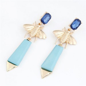 Emerald Gem Inlaid Metallic Bee with Dangling Bar Design Earrings - Blue
