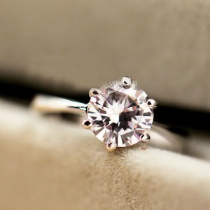 Graceful Classic Six Claw Cubic Zirconia Platinum Plated Alloy Ring