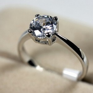 Classic Four Claw Zirconia Platinum Plated Alloy Wedding Ring