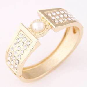 Rhinestone and Pearl Inlaid Concise Design Graceful Bangle - Golden