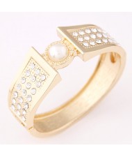 Rhinestone and Pearl Inlaid Concise Design Graceful Bangle - Golden