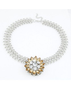 Elegant Baroque Rhinestone Flower Weaving Pattern Chain Necklace - Champagne