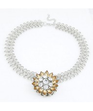 Elegant Baroque Rhinestone Flower Weaving Pattern Chain Necklace - Champagne