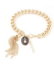 Spider Pendant and Tassel Fashion Metallic Bracelet - Golden