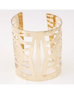 Irregular Hollow Floral Pattern Super Wide Fashion Bangle - Golden
