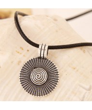 Vintage Style Rotate Pattern Round Plate Pendant Statement Fashion Necklace
