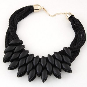 Fashionable Beads Cluster Costume Fashion Necklace - Black