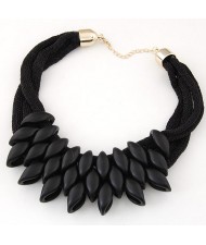Fashionable Beads Cluster Costume Fashion Necklace - Black