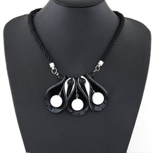 Balls in the Curled Leaves Design Small Version Rope Costume Fashion Necklace - Black