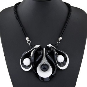 Balls in the Curled Leaves Design Big Version Rope Costume Fashion Necklace - Black