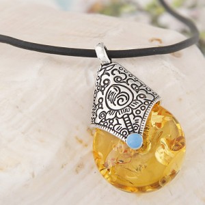 Vintage Resin Waterdrop Pendant Leather Rope Fashion Necklace - Yellow