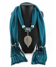 Refined Hollow Leaf Pendant Fashion Scarf Necklace - Ink Green