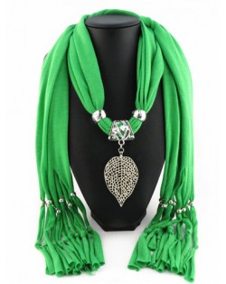 Refined Hollow Leaf Pendant Fashion Scarf Necklace - Green
