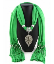 Refined Hollow Leaf Pendant Fashion Scarf Necklace - Green