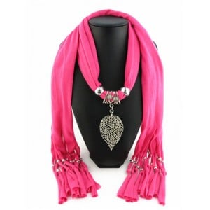 Refined Hollow Leaf Pendant Fashion Scarf Necklace - Rose