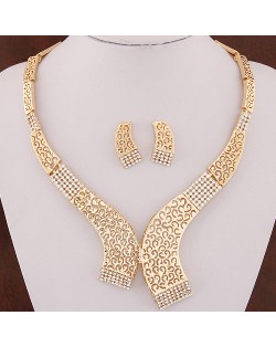 Rhinestone Embellished Elegant Asymmetric Hollow Engraved Floral Design Fashion Necklace - Golden