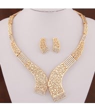 Rhinestone Embellished Elegant Asymmetric Hollow Engraved Floral Design Fashion Necklace - Golden