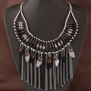 Luxurious Feather and Alloy Tassel Glass Beads Statement Fashion Necklace - Black