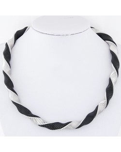 Dual Mixed Colors Weaving Pattern Alloy Fashion Short Necklace - Silver and Black