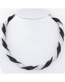 Dual Mixed Colors Weaving Pattern Alloy Fashion Short Necklace - Silver and Black