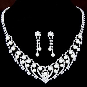 Lovely Heart Inspired Pearl Inlaid Rhinestone Necklace and Earrings Set