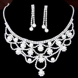 Pearls Embellished Flowers Design Rhinestone Necklace and Earrings Set