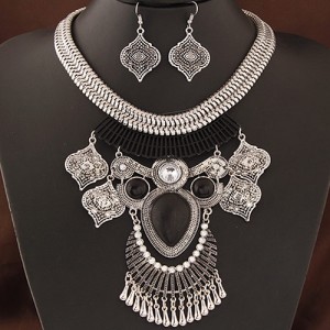 Vintage Ethnic Pendant Design Bold Silver Snake Chain Statement Fashion Necklace and Earrings Set - Black