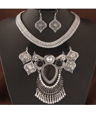 Vintage Ethnic Pendant Design Bold Silver Snake Chain Statement Fashion Necklace and Earrings Set - Black
