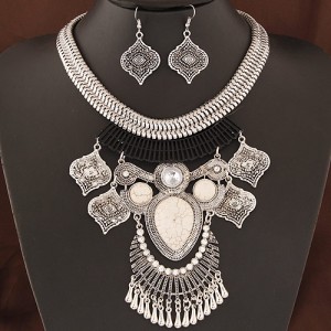 Vintage Ethnic Pendant Design Bold Silver Snake Chain Statement Fashion Necklace and Earrings Set - White