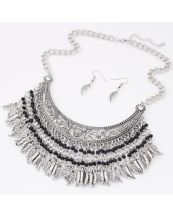 Vintage Floral Arch and Black Beads with Metallic leaves Pendant Design Fashion Necklace and Earrings Set - Silver