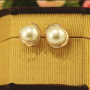 Korean Fashion Encircled Pearl Design Rose Gold Ear Studs