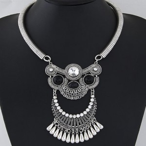 Rhinestone and Resin Gem Embedded Floral Engraving Arch Fashion Necklet - Black
