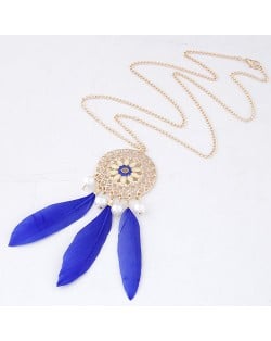 Hollow Round Floral Engraving Pendant with Feather Design Fashion Necklace - Blue