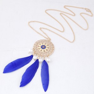 Hollow Round Floral Engraving Pendant with Feather Design Fashion Necklace - Blue