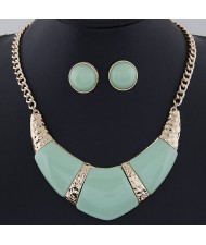 Bold Resin Gem Inlaid Coarse Arch Fashion Necklace and Earrings Set - Green